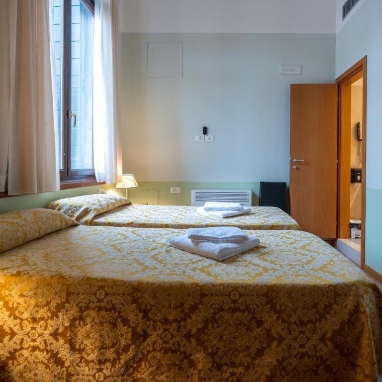 Foresteria Valdese Venezia - Camera Doppia con Letti Singoli con Bagno Privato - 2