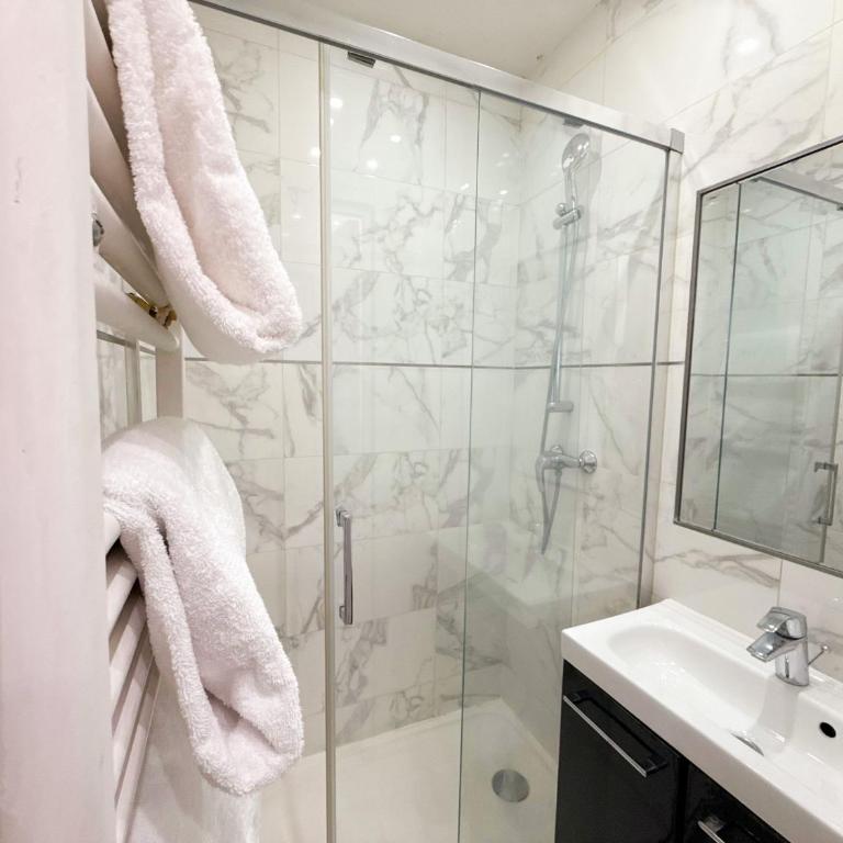 UrbanFlat 68 - Marvellous Rolling Stones Apartment in Paris - Apartment - 10