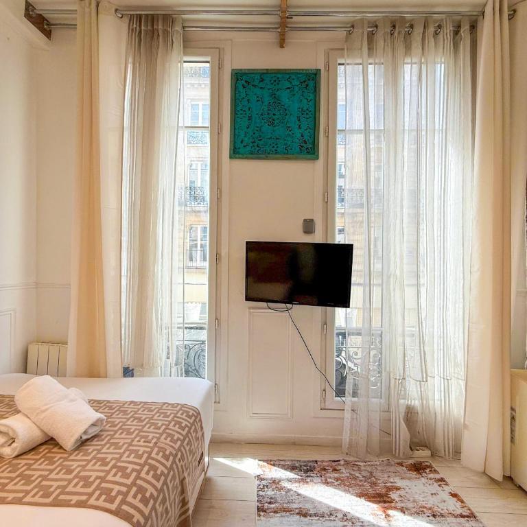 UrbanFlat 68 - Marvellous Rolling Stones Apartment in Paris - Apartment - 8