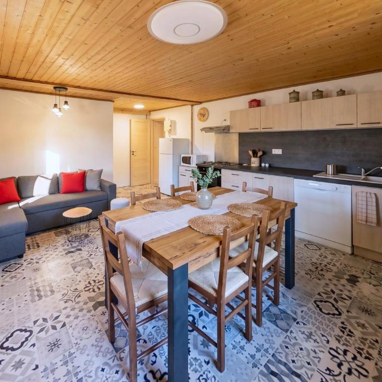Casa-La Fuste centre Saint-Véran ski au pied - Appartement - 2
