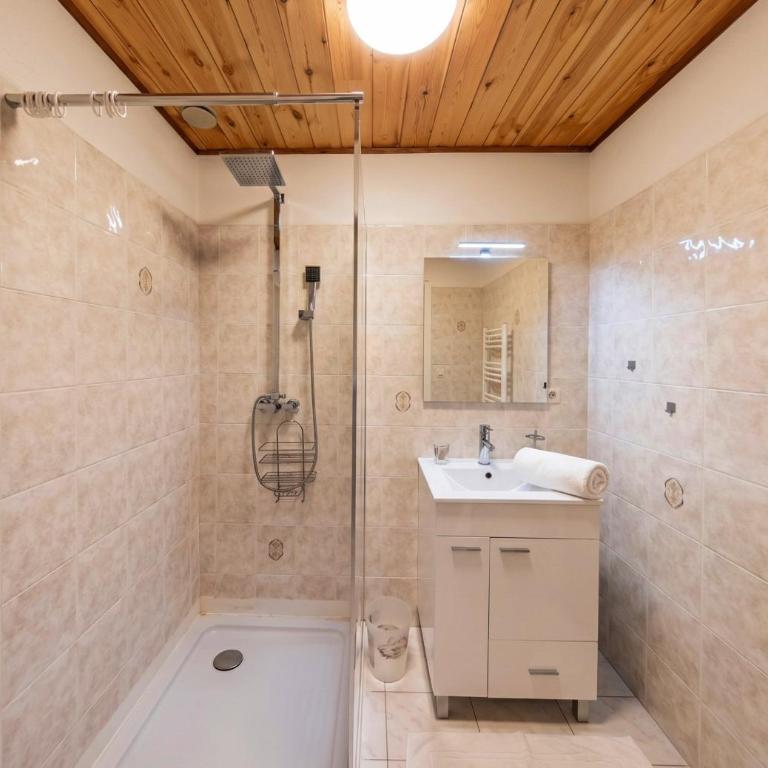 Casa-La Fuste centre Saint-Véran ski au pied - Appartement - 26