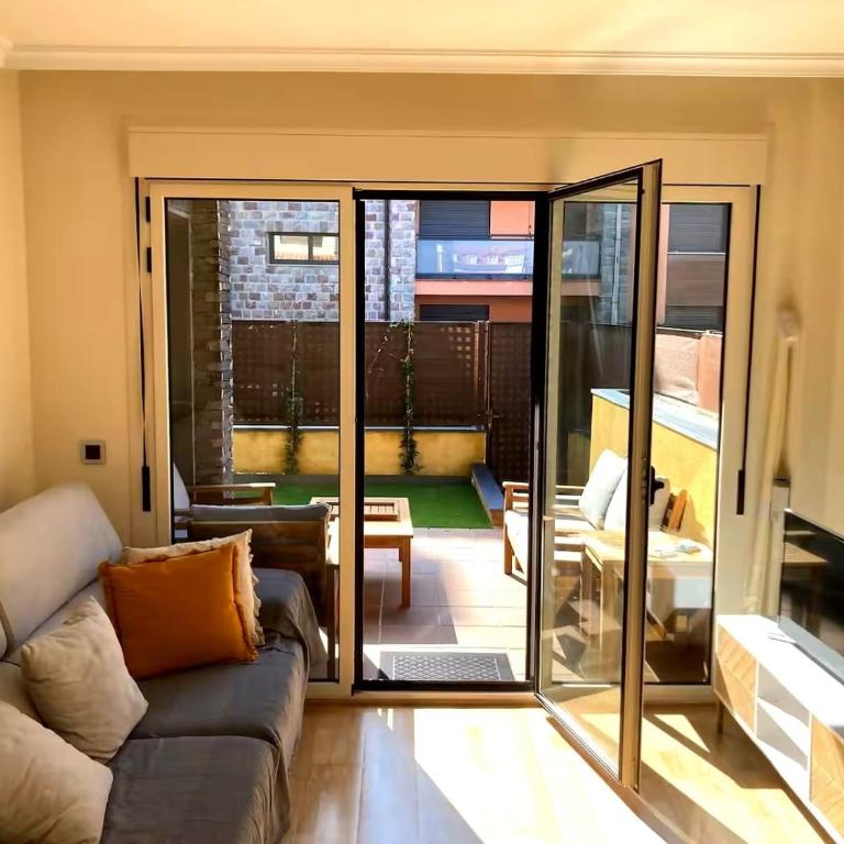 Apto Llanes Bajo con terraza - Casa Juanín - Apartment - Ground Floor - 6