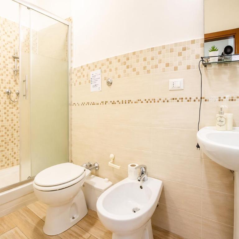 B&B Colombo - Chambre Triple Économique avec Salle de Bains Commune - 5
