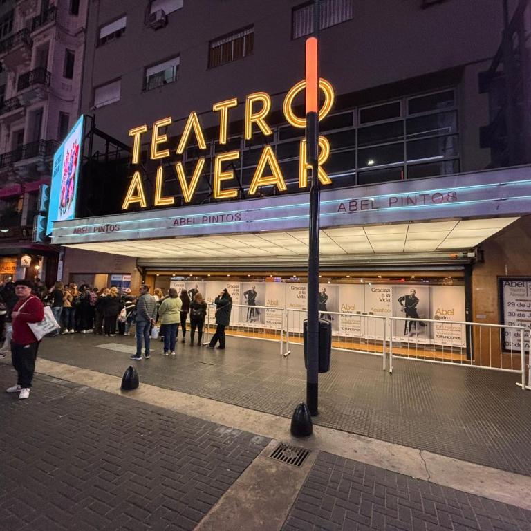 Sobre Av Corrientes zona Teatros y Paseo la Plaza - One-Bedroom Apartment - 27