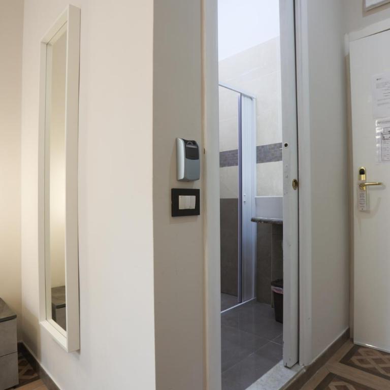 Rosa Italia Hotel Roma - Camera Matrimoniale/Doppia con Letti Singoli con Bagno Privato - 11