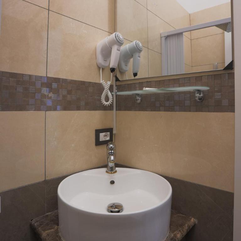 Rosa Italia Hotel Roma - Camera Matrimoniale Deluxe - 11
