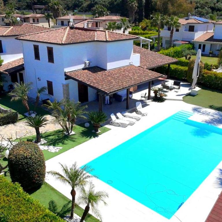 Villa Oxidiana with pool and garden - Villa - 1