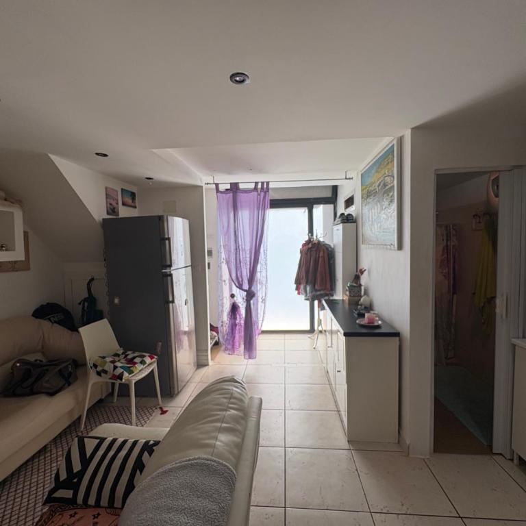 LOFT BILOCALE BARI CENTRO CASA VACANZE nei pressi della stazione e lungomare - Appartamento con 1 Camera da Letto - 1