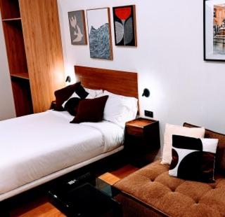 The 153 Hotel - Deluxe Double Room - 12
