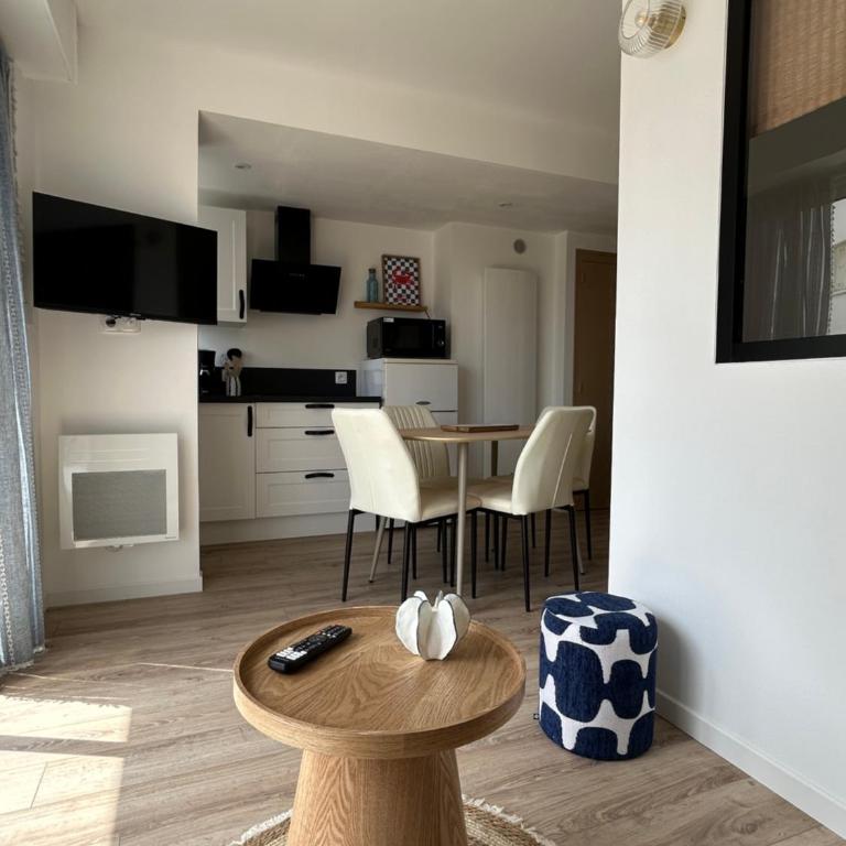 Agréable studio vue latérale mer - Appartement 1 Chambre - 21
