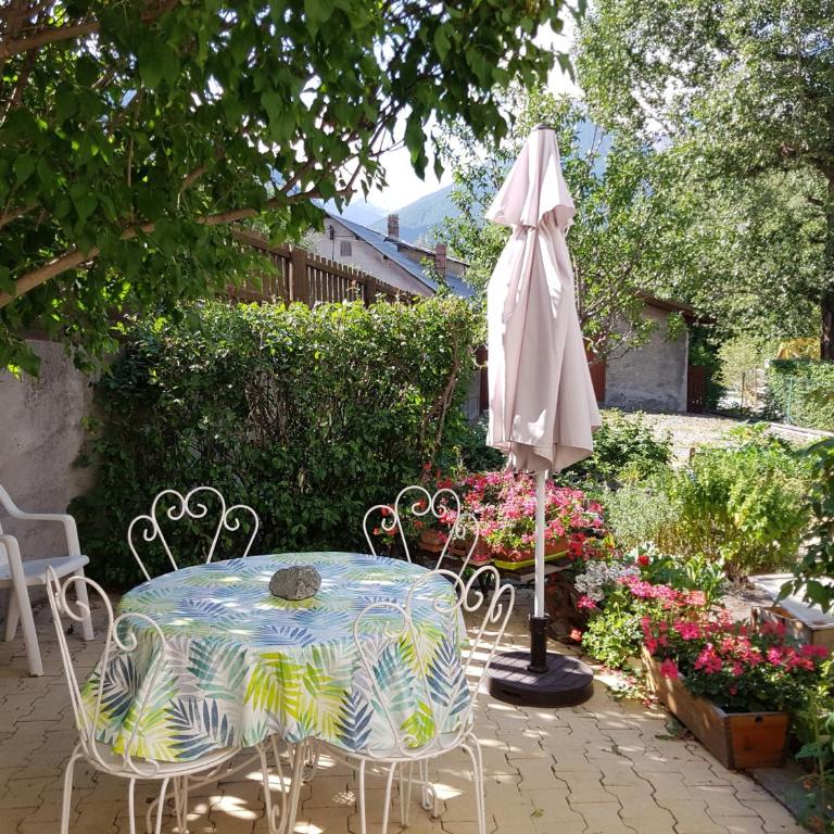Appartement Confortable 4 Pers. à Briançon, Jardin Privatif, 300m des Pistes - FR-1-762-8 - Appartement - 4