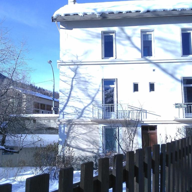 Appartement Confortable 4 Pers. à Briançon, Jardin Privatif, 300m des Pistes - FR-1-762-8 - Appartement - 8