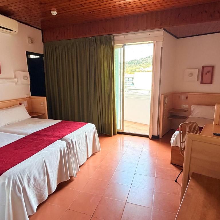 Hotel Xaine Park - Habitación Triple (3 adultos) - 7