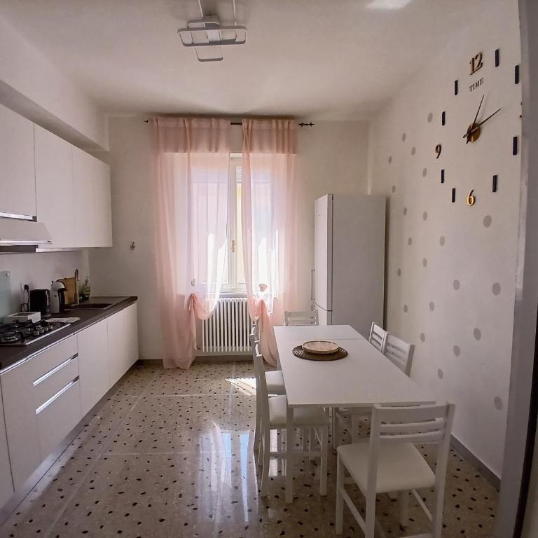 Bluhome - Appartamento con 3 Camere da Letto e con Balcone - 14