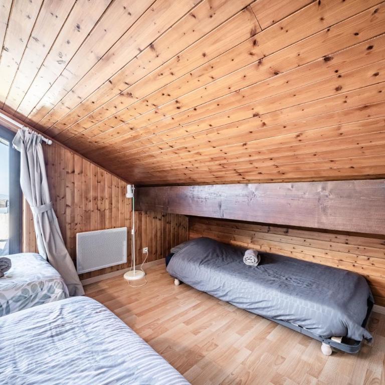 Entre Lac Et Montagne - Two-Bedroom Deluxe Apartment with Garden View - 11