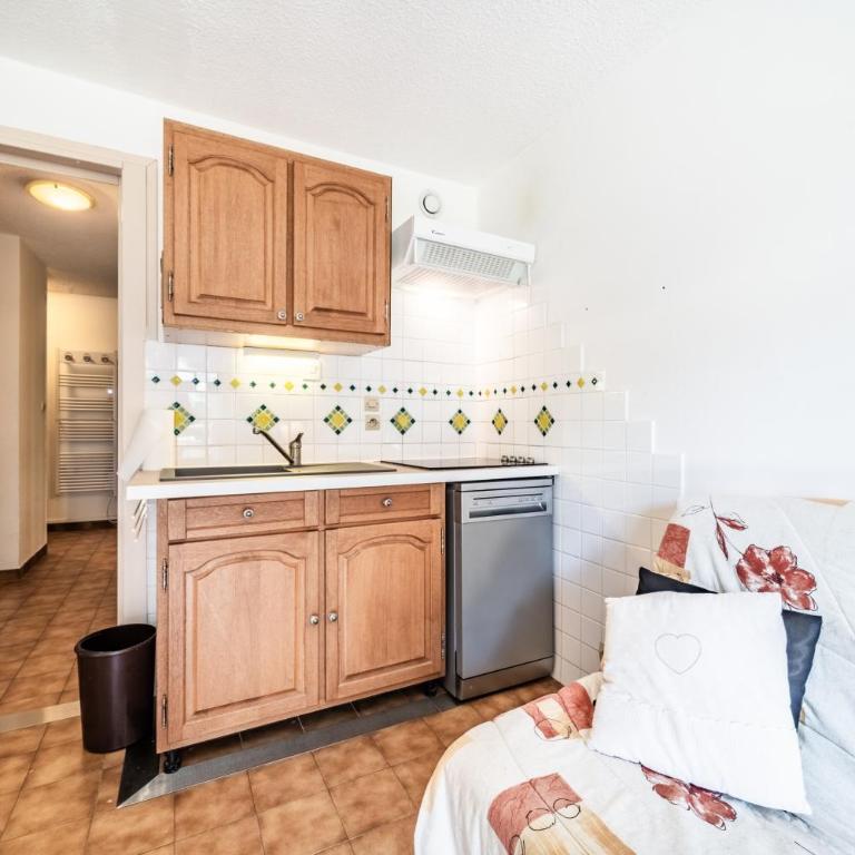 Entre Lac Et Montagne - Two-Bedroom Deluxe Apartment with Garden View - 6