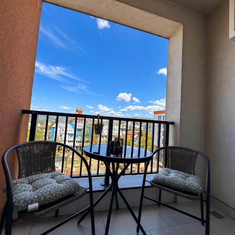 Apartment near airport,tram & city center Free parking - One-Bedroom Apartment - 4