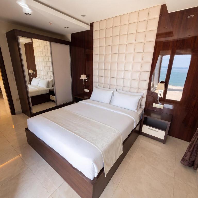 Shine Seaside Bliss Becici - Two-Bedroom Apartment with Sea View - 12