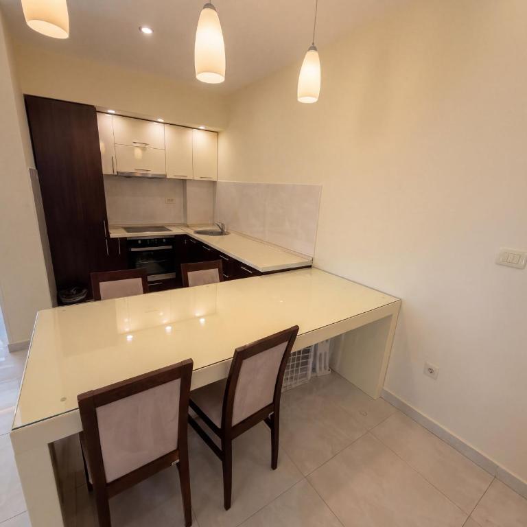 Shine Seaside Bliss Becici - Two-Bedroom Apartment with Sea View - 8