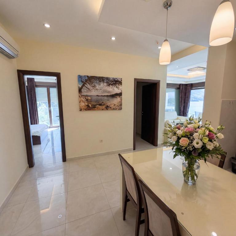 Shine Seaside Bliss Becici - Two-Bedroom Apartment with Sea View - 7