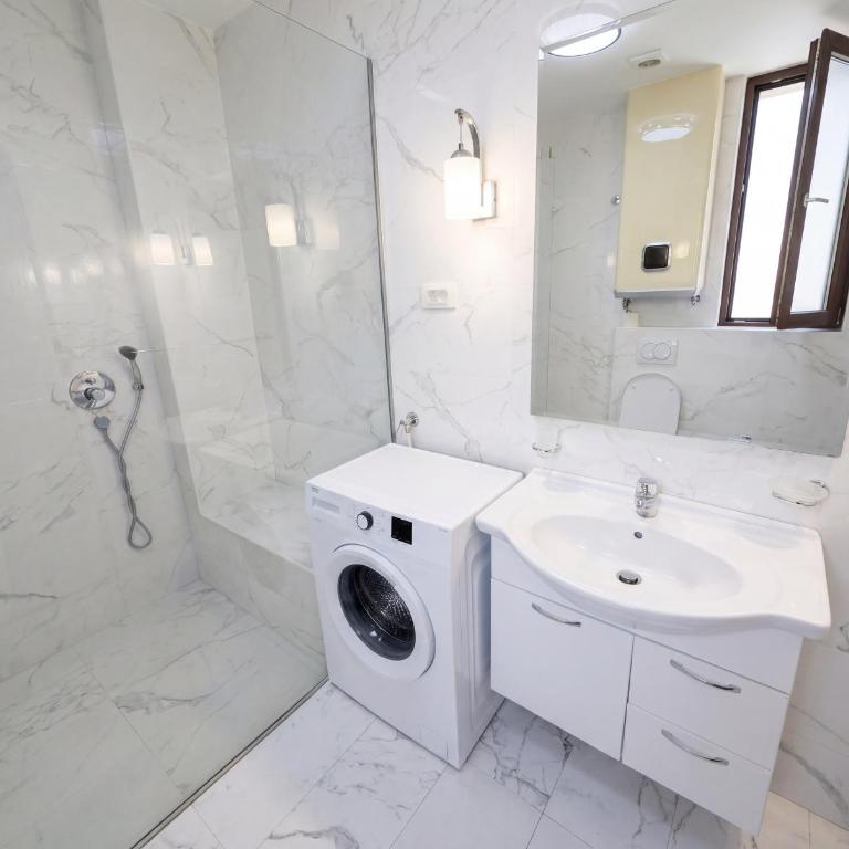 Shine Seaside Bliss Becici - Two-Bedroom Apartment with Sea View - 16