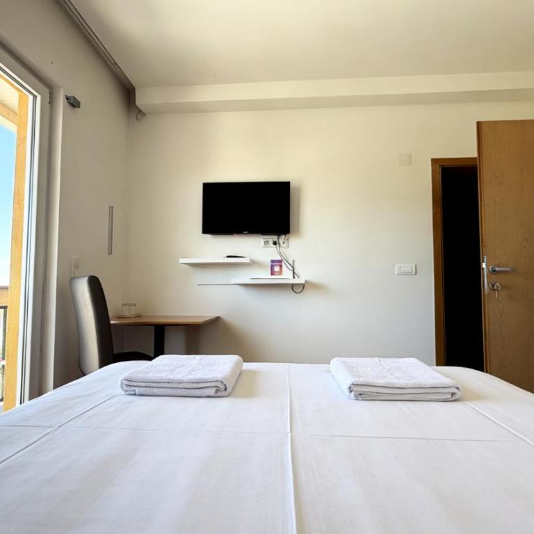 Gaia Aparthotel near Airport - Dvokrevetna Soba sa Bračnim Krevetom i Balkonom - 17
