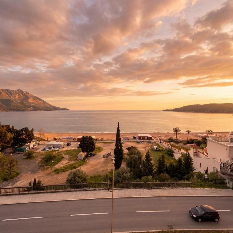 Shine Seaside Bliss Becici - Two-Bedroom Apartment with Sea View - 18