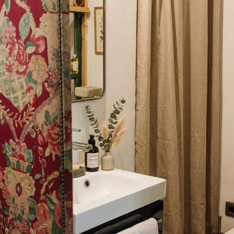 Estudio Moderno en el Centro A pasos de Gran Via - One-Bedroom Apartment - 12