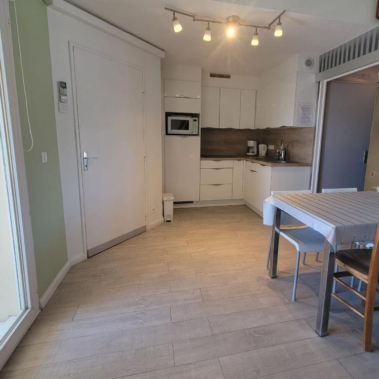 Beautiful T3 with balcony - near beach - Apartamento - 4