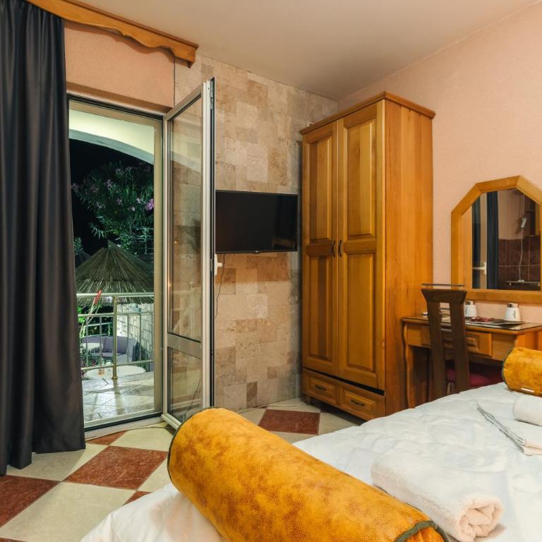 Wiena Apartments - Double Room with Terrace - 8