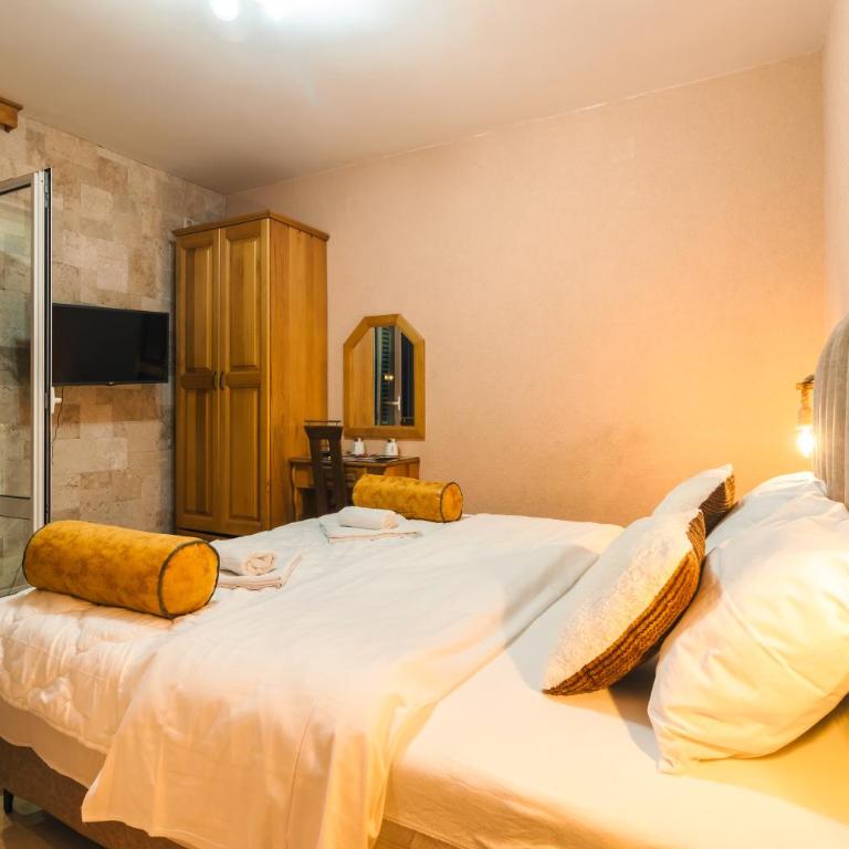 Wiena Apartments - Double Room with Terrace - 2