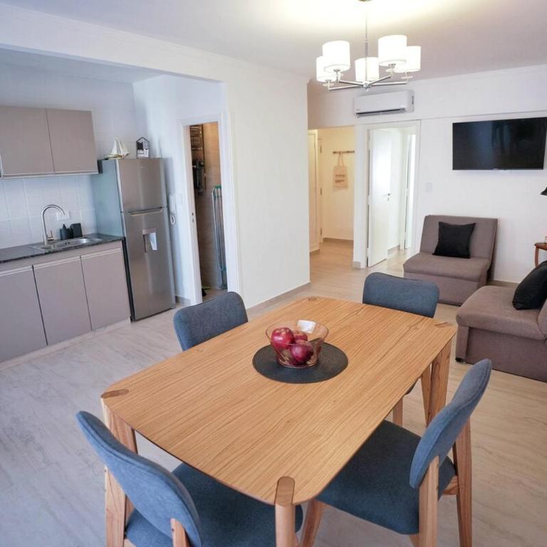 Hermoso Dpto a 1 cuadra del mar con cochera - One-Bedroom Apartment with Balcony - 14