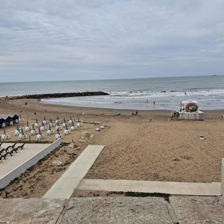 Hermoso Dpto a 1 cuadra del mar con cochera - One-Bedroom Apartment with Balcony - 15