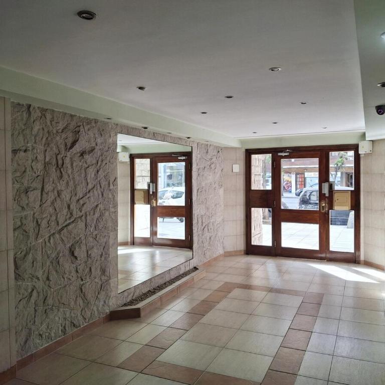 Hermoso Dpto a 1 cuadra del mar con cochera - One-Bedroom Apartment with Balcony - 24