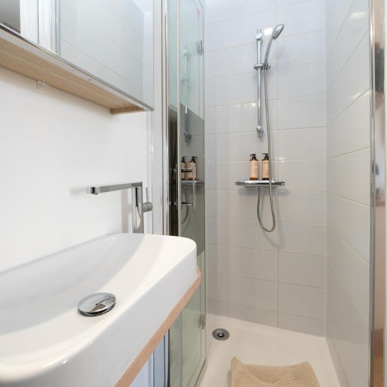 Chambre - Vue sur Alignements - Deluxe Double Room with Shower - 8