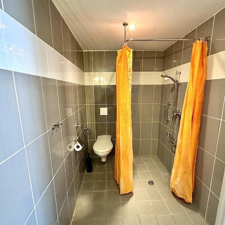 Cap d Agde 1 bedroom apartment swimming pool parking beach access, accès PMR - One-Bedroom Apartment - 2