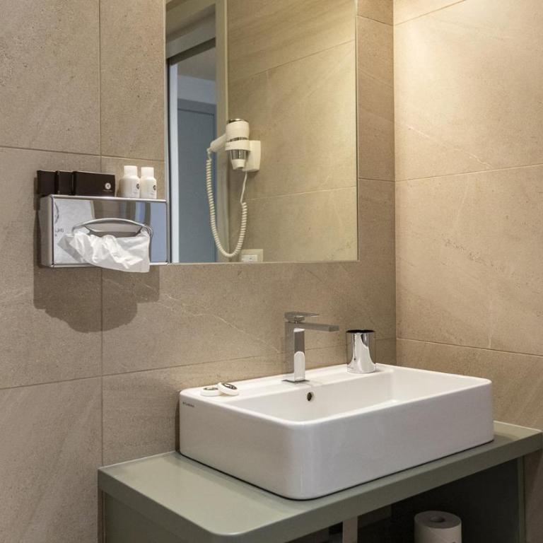 Hotel Villa Cipressi, by R Collection Hotels - Deluxe Double Room with Lake View - 8