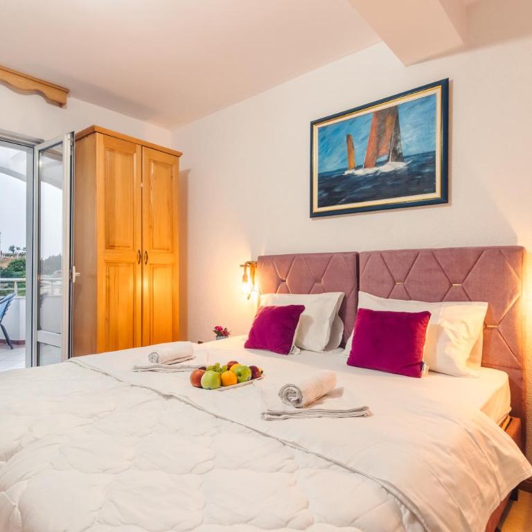 Wiena Apartments - Deluxe Double Room with Balcony and Sea View - 9