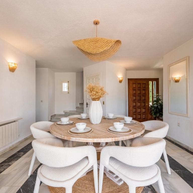 Sunlit 3 BDRM Coastal Villa w Pool and Sea View - Villa con piscina privada - 16