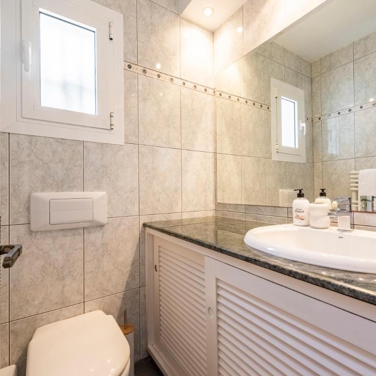 Sunlit 3 BDRM Coastal Villa w Pool and Sea View - Villa con piscina privada - 25