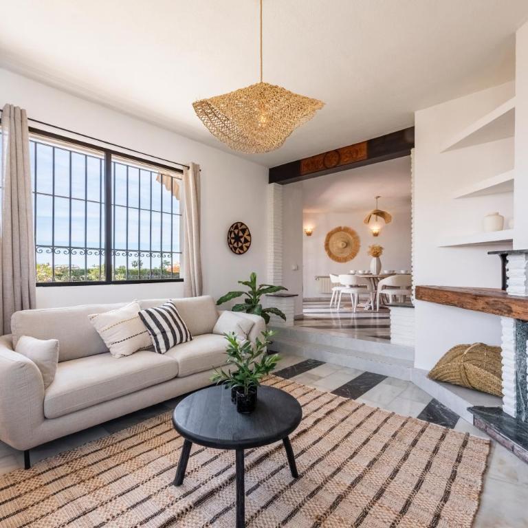 Sunlit 3 BDRM Coastal Villa w Pool and Sea View - Villa con piscina privada - 13