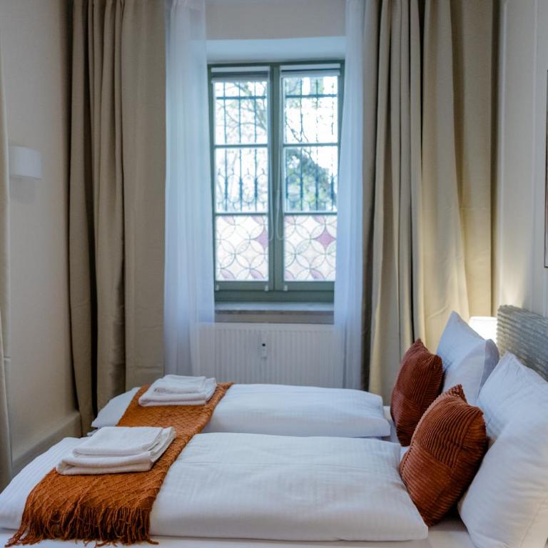 Lumen Homes - Heritage Boutique Apartments, zwischen Altstadt und Isar - Three-Bedroom Apartment - 18