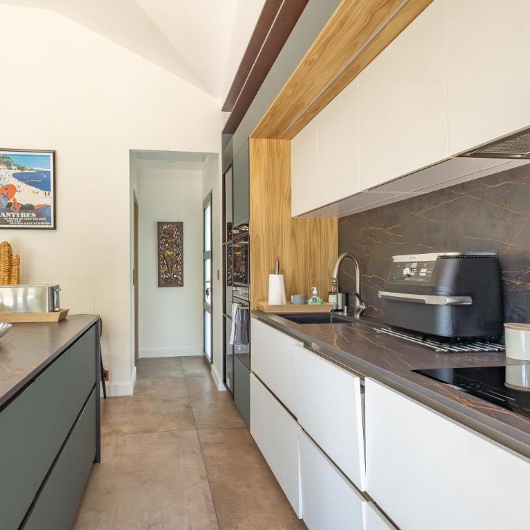 Villa piscine, plages à pied, 4 suites - Antibes - Villa con Piscina Privata - 9