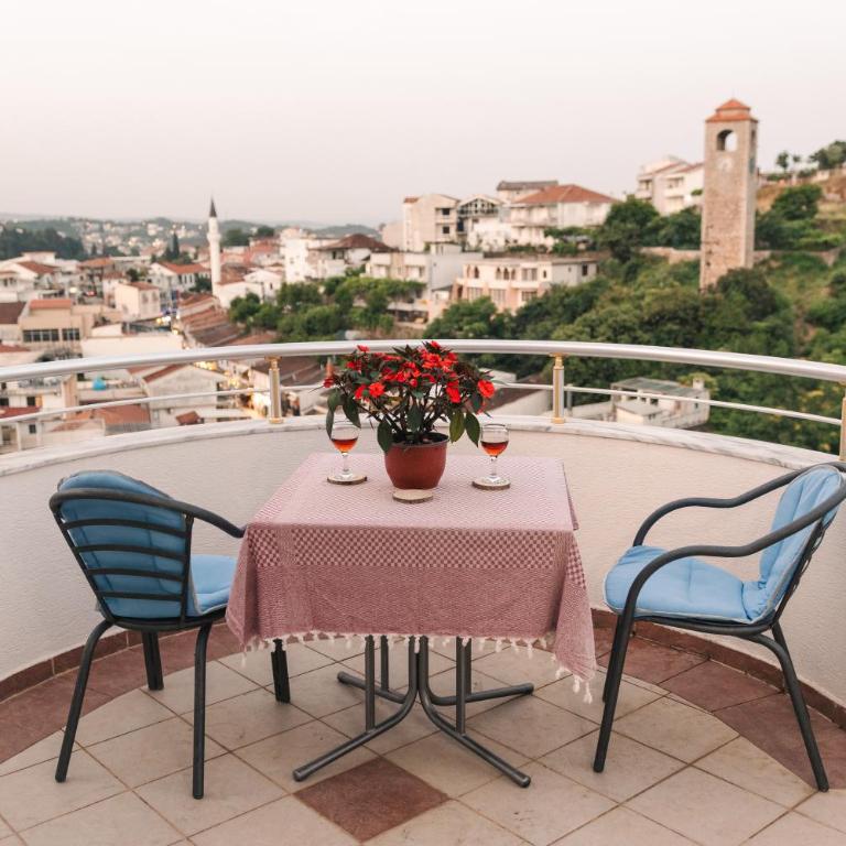 Wiena Apartments - Deluxe Double Room with Balcony and Sea View - 2