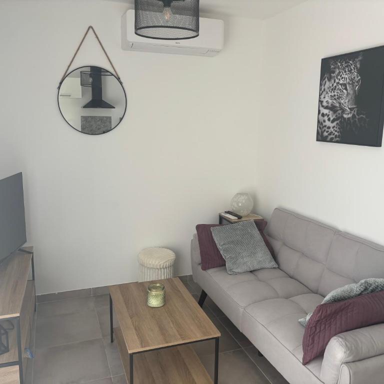la pause detente, villa climatisée avec jardin et parking privés, à 5 mn de la mer, au calme - Casa con 1 dormitorio - 13