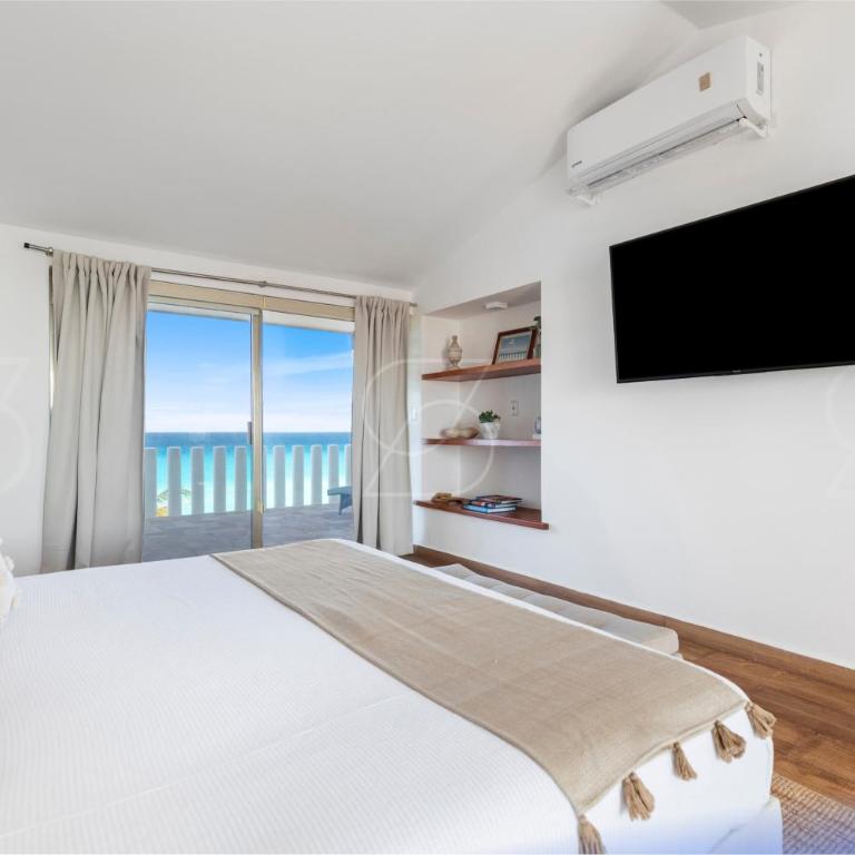 Deluxe BeachFront 4B Villa - Four-Bedroom Deluxe Home - Oceanfront - 1