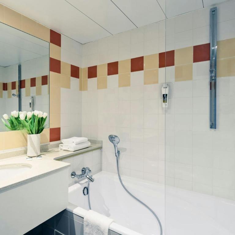 Nice Centre Hotel - Classic Room with Queen Bed and Garden View - 6