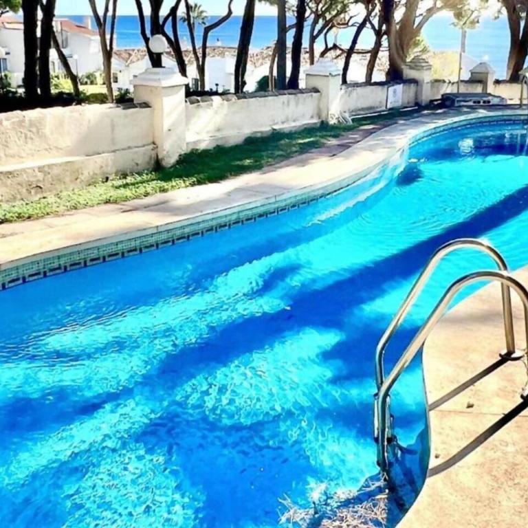 Casa a pasos de la playa en frente de la piscina - Casa de 2 dormitorios - 2