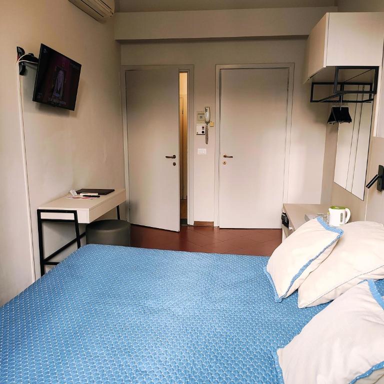 Hotel Tourist House - Camera Matrimoniale - 13