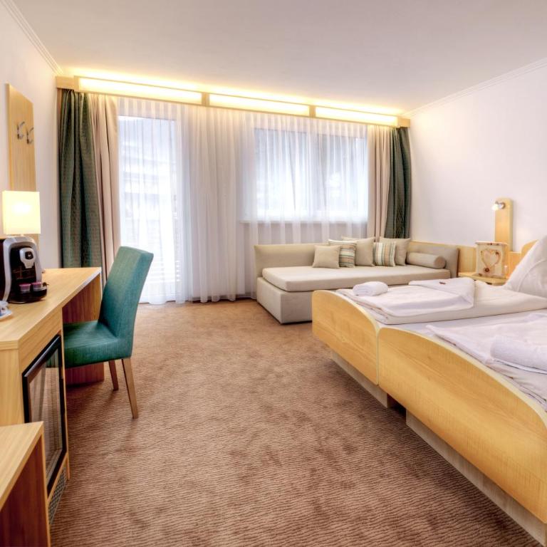 Hotel Bergkristall - Doppel-/Zweibettzimmer mit Balkon - 7